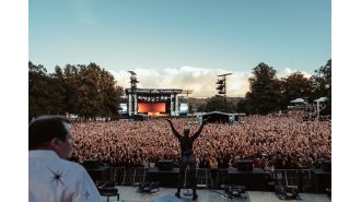 Over 2,000 fans donate kidneys in exchange for tickets to sold-out festival.