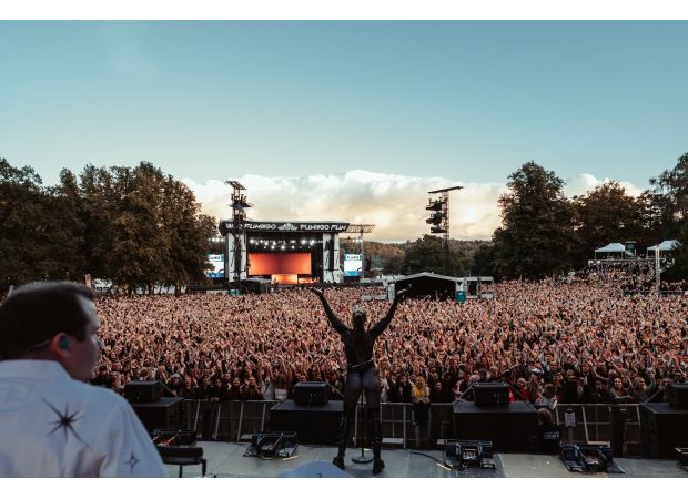 Over 2,000 fans donate kidneys in exchange for tickets to sold-out festival.