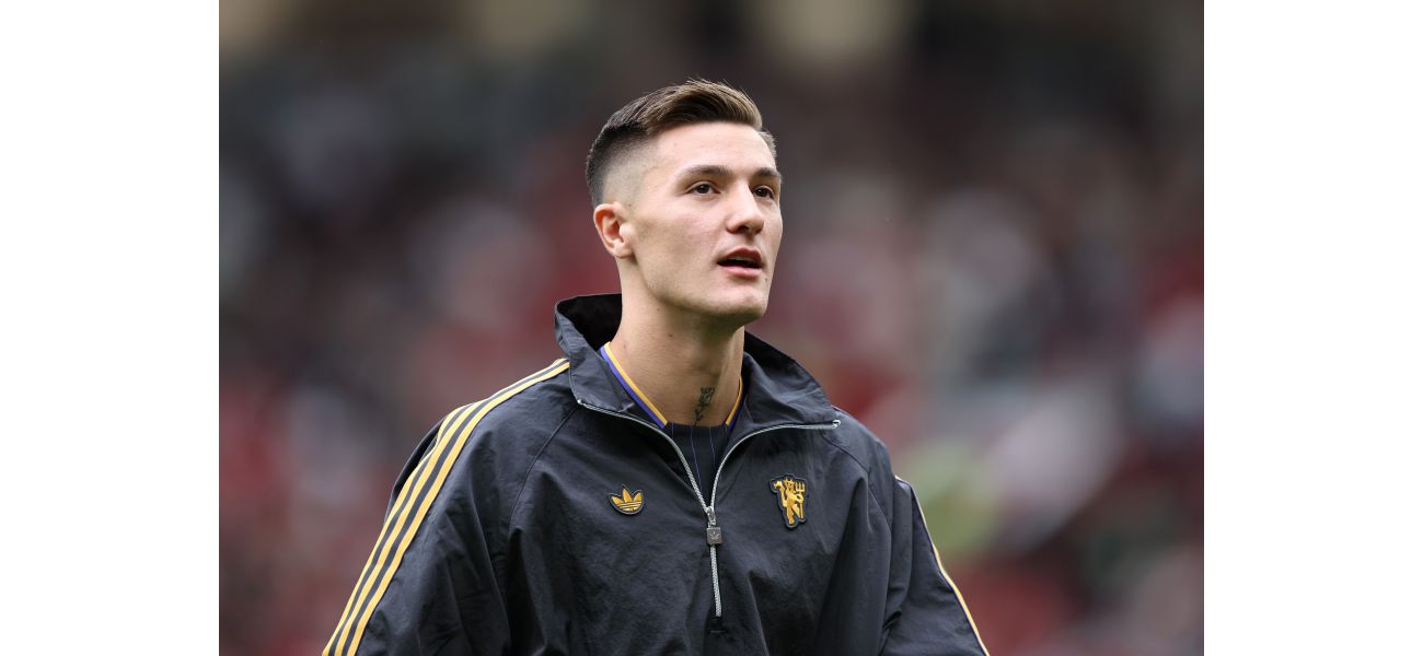 Benjamin Sesko has a chance to score his first goal for Manchester United in the Carabao Cup game against Grimsby.