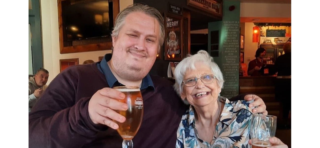 A mother passed away after waiting 11 hours for an ambulance. The writer will always remember her cries.