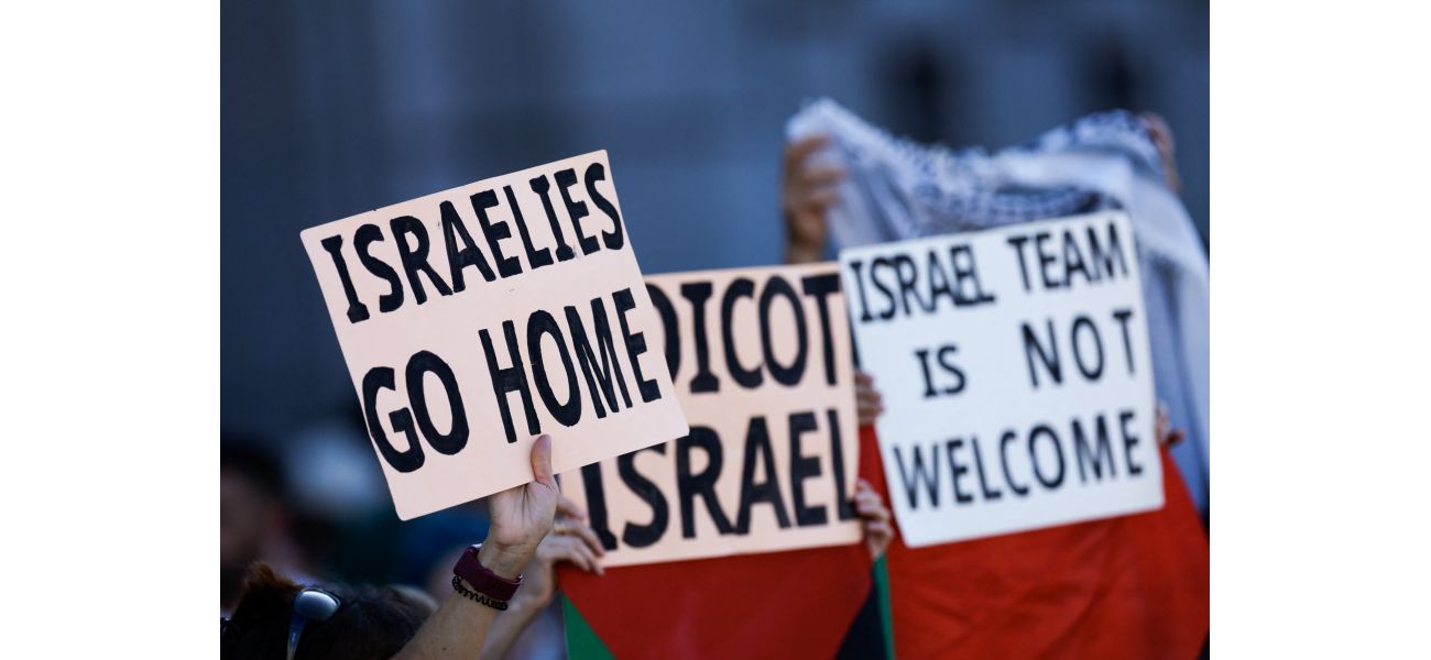 Critics blame pro-Palestine demonstrators for disrupting race and causing it to be cancelled.