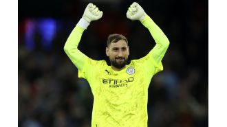 Hargreaves says Chelsea and Man United missed out on a major Premier League transfer.