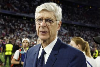 Arsene Wenger says that Manchester United's victory at Anfield shows that Arsenal and Liverpool are not strong enough to challenge for the Premier League title.