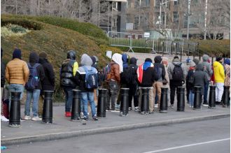 Lightfoot, ex-Chicago mayor, calls for revealing ICE's actions.