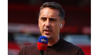 Gary Neville is suggesting that Arne Slot should bench the player signed from Liverpool.