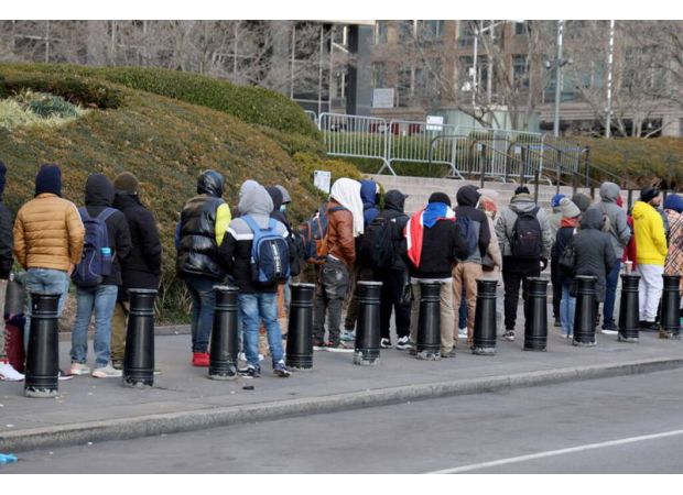 Lightfoot, ex-Chicago mayor, calls for revealing ICE's actions.