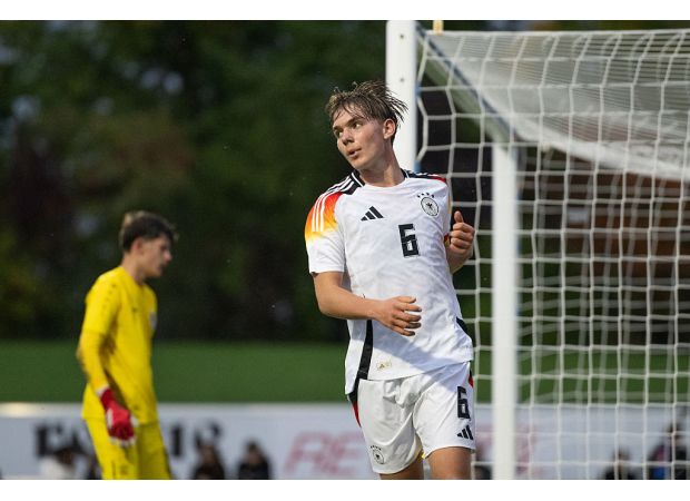 Three top English clubs keeping tabs on young German player with exceptional qualities.