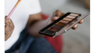 Diarrha N'Diaye's journey from Ami Colé to SKIMS Beauty exposes the challenges faced by Black founders in the world of venture capital.