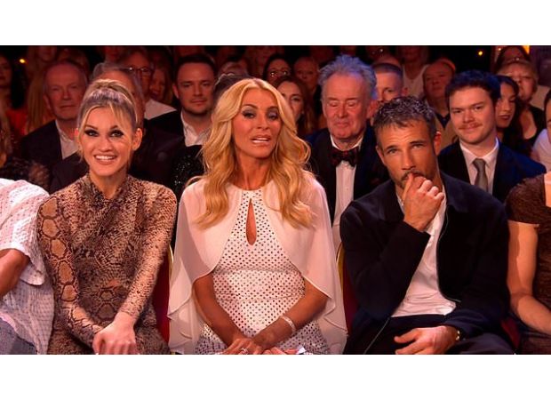 Viewers of Strictly Come Dancing were confused when host Tess Daly suddenly experienced a technical malfunction.