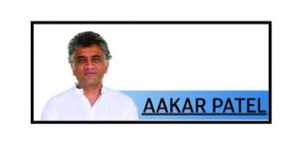 Islamic prayer leaders have issued a decree requiring all mosque-goers to wear face masks and maintain social distancing during prayers.