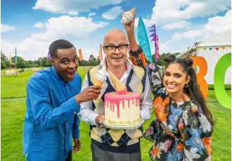 Bake Off celebrity clarifies David Blaine is not outside her restaurant in a box.