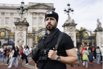 A Londoner who hunts pickpockets is now able to quit his day job with the support of the city.