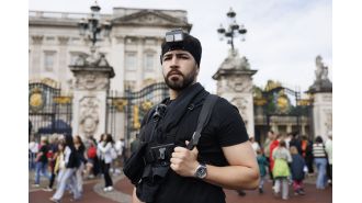 A Londoner who hunts pickpockets is now able to quit his day job with the support of the city.