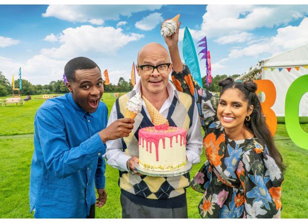 Bake Off celebrity clarifies David Blaine is not outside her restaurant in a box.