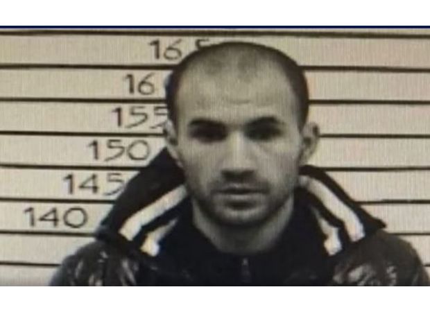 Escape artist escapes prison again using saw and bedsheets.