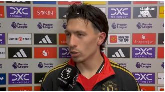 L. Martinez defends Man United against P. Scholes' criticism following their victory over Man City.