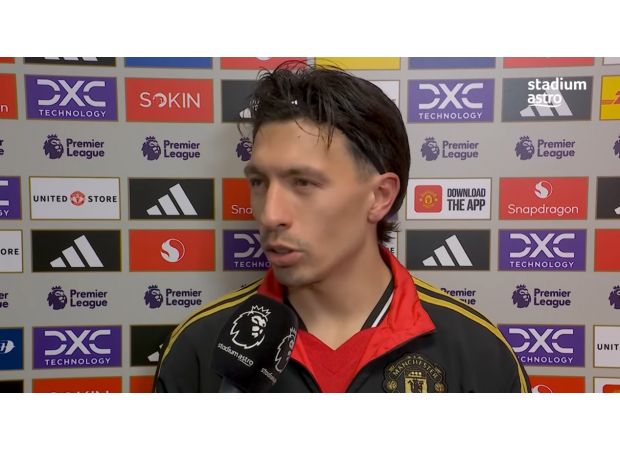 L. Martinez defends Man United against P. Scholes' criticism following their victory over Man City.