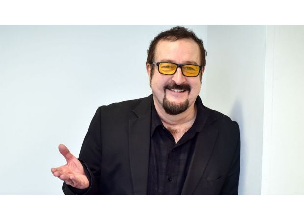 Fans of Steve Wright were moved by Liza Tarbuck's emotional tribute on BBC radio, praising her for honoring Wrighty.