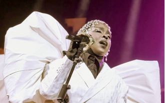 Lauryn Hill to honor Roberta Flack and D'Angelo with Grammy tribute performance.