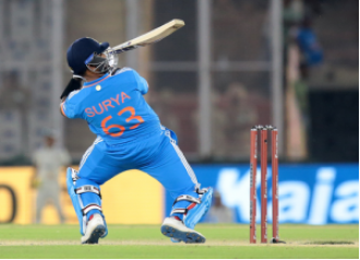 India struggles to score 161 runs against USA in the T20 World Cup, with their top-order collapsing.