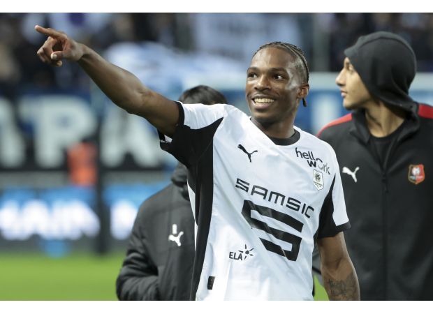 Jeremy Jacquet considering move to Chelsea, Liverpool, or Bayern.