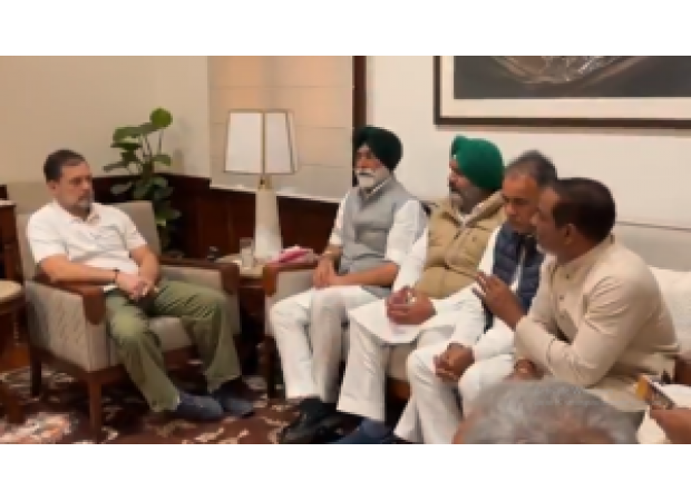 Rahul meets farm union leaders, starting movement against India-US trade deal talks.