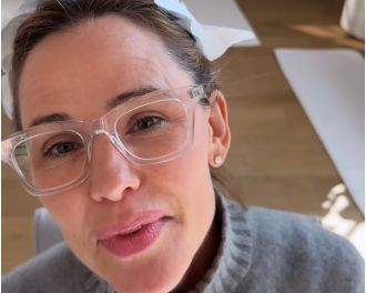 Actress Jennifer Garner discusses her stance on cosmetic surgery and the one promise she can't keep for her kids.