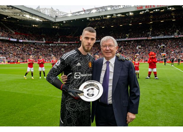 Ex-Man Utd coach reveals the two players Sir Alex Ferguson wanted to sign instead of David de Gea.