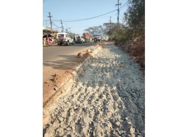 A road project in NH-26 causes delays and inconvenience for the people of Semiliguda, who are bearing the consequences.