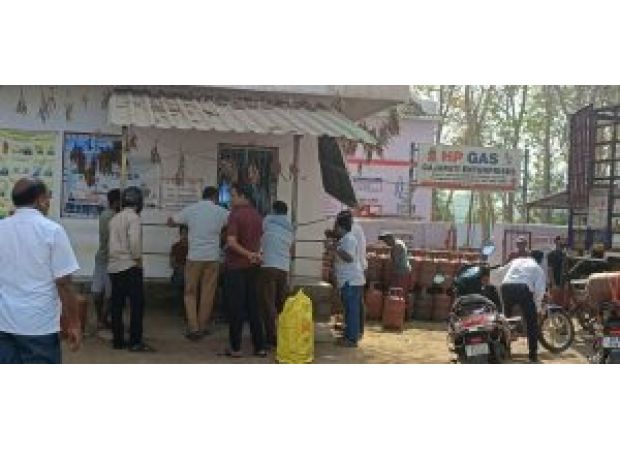 Lack of LPG leads to shut down of restaurants.