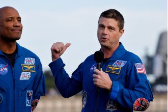 Which four astronauts will have a close encounter with the moon on Artemis II?