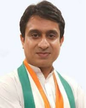 The leader of Youth Congress accuses the government's foreign policy for the current LPG shortage.