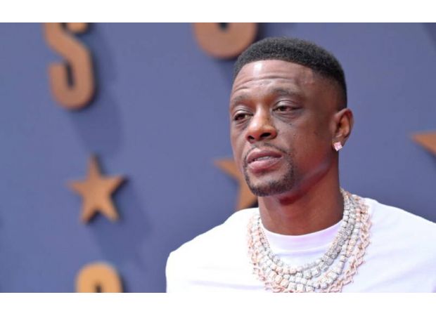 Boosie gives his mother a large property as a gift.