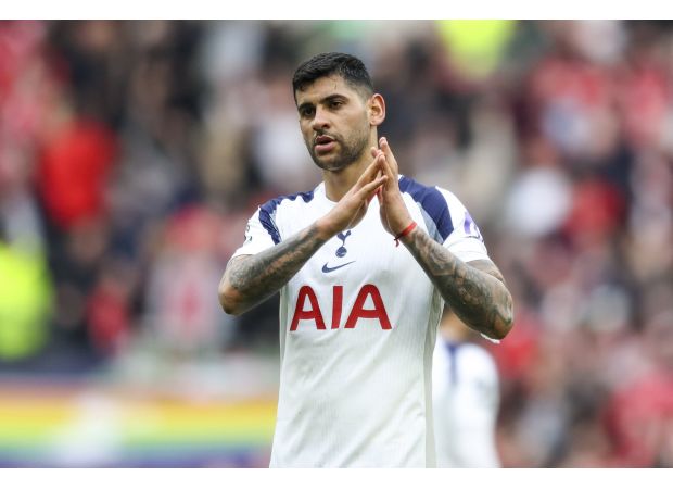 United wants to buy Tottenham player with expensive release fee.