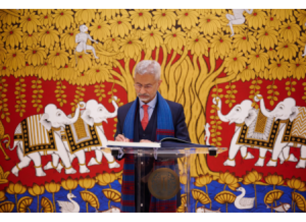 Indian minister visits cultural center in Paris, promotes Indian culture