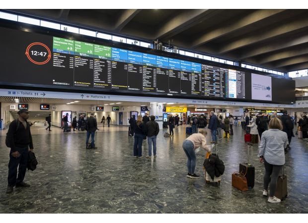 A major London train station will shut down during Easter, causing major inconvenience to travelers.