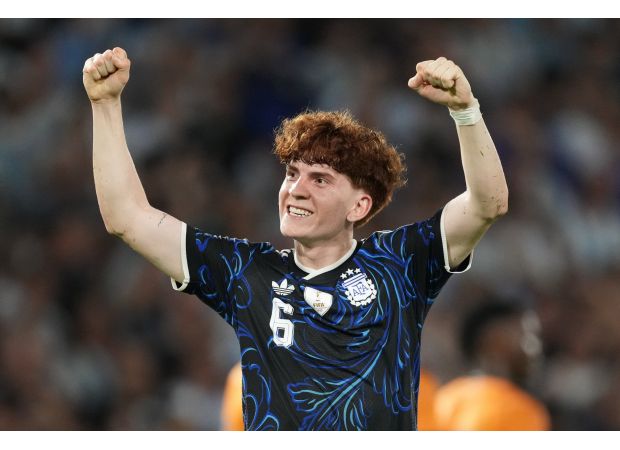 Chelsea is on the verge of adding Strasbourg midfielder Valentin Barco to their team for a fee of £8.7m.