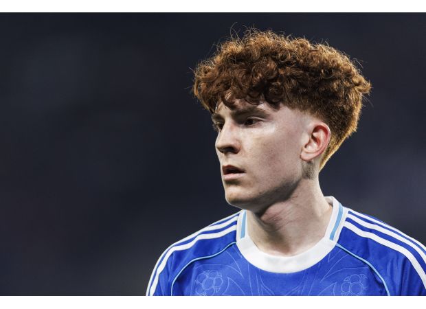 Chelsea are close to signing a former Premier League defender after making a breakthrough in negotiations.