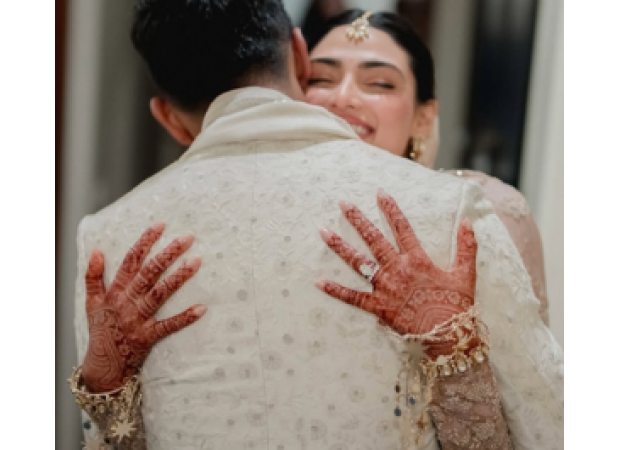 Actress Athiya Shetty writes a heartfelt message for cricketer KL Rahul on his birthday, expressing her love for him.