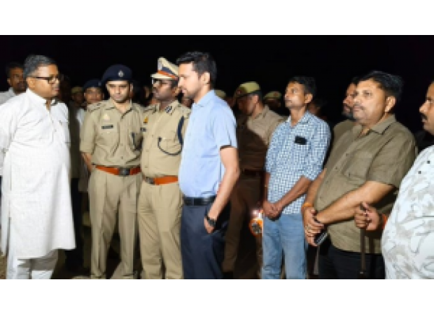 A boat in Yamuna river sank with nine people on board, resulting in two deaths and six people still missing.