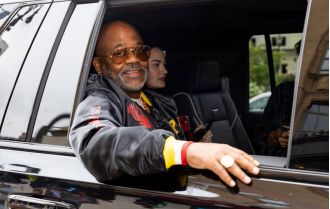 Music mogul Damon Dash starts new record label and encourages new artists to join.