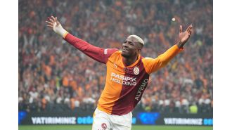 Footballer Victor Osimhen responds to rumors about his possible transfer following his manager's controversial statements.