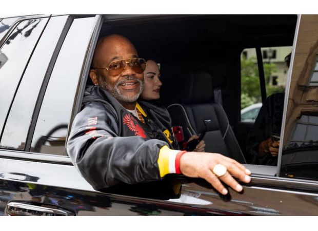Music mogul Damon Dash starts new record label and encourages new artists to join.