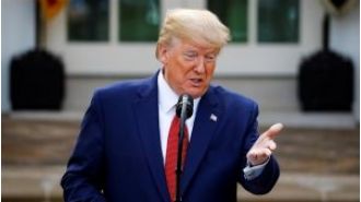 Trump's tendency to contradict himself with misleading statements.


Trump's deceptive use of language, often contradicting himself.