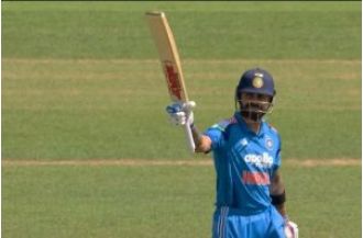 India's captain Kohli scored 65 runs but it was not enough as his team fell to 233 against England.