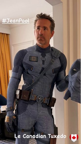Actor Ryan Reynolds makes surprise appearance at Comic-Con as his character Deadpool, but fans didn't catch the clever joke.