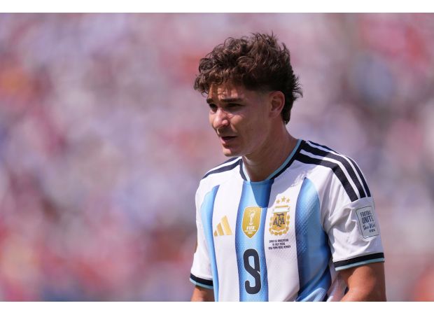 Arsenal may offer £64m player as part of swap deal for Julian Alvarez with Atletico Madrid.