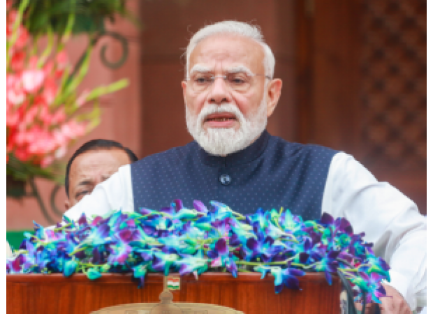PM Modi honors Kargil war heroes on Vijay Diwas, thanking them for their bravery and sacrifice.