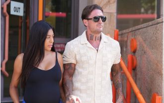 Reality TV star Stephen Bear has admitted to violating sex offender registry rules, pleading guilty to five counts of doing so.