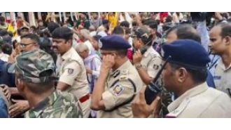 Police in Odisha set up 80-kilometer road for injured boy to quickly reach hospital.